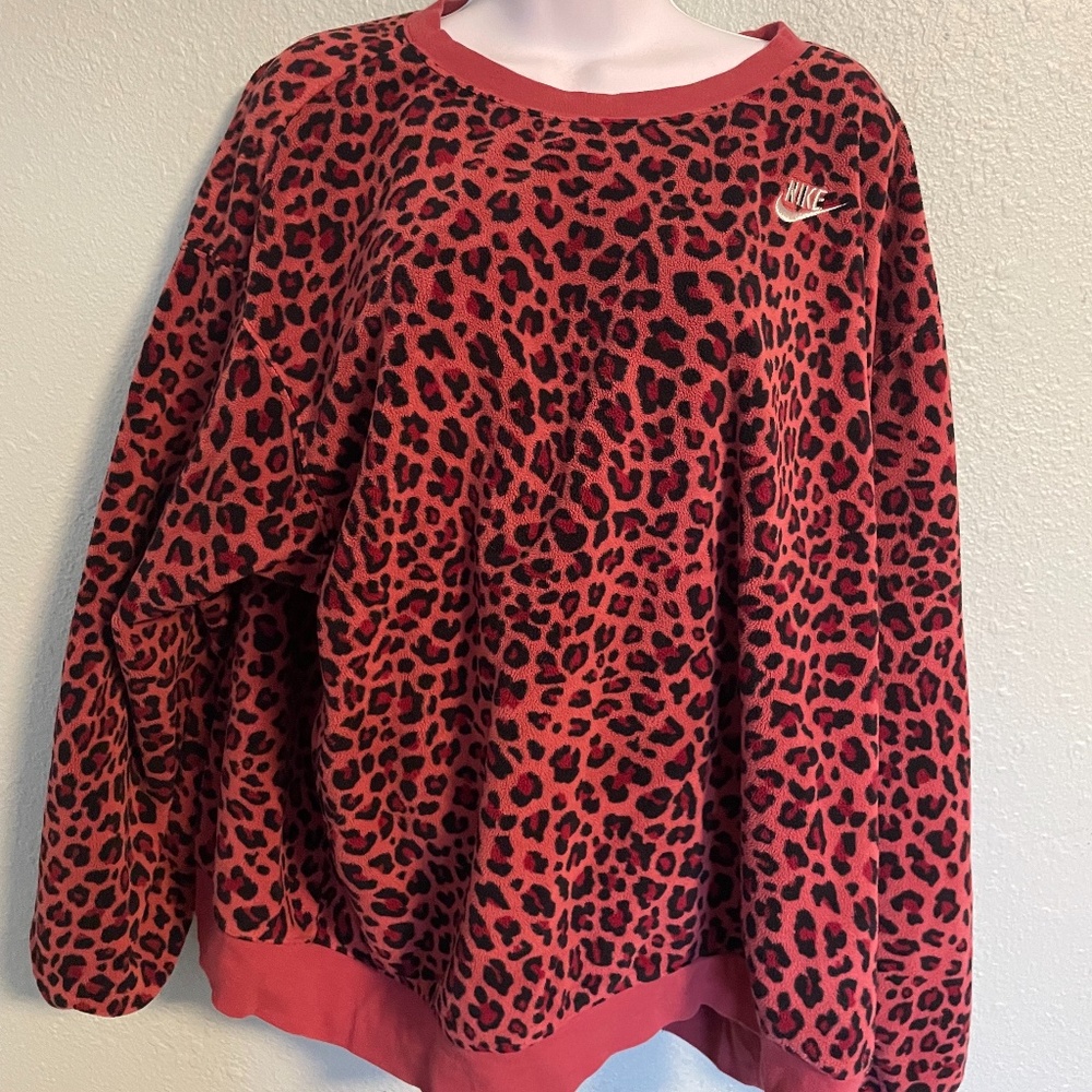 Nike Sportswear Leopard Graphic Fleece Crew